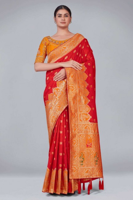 weaving Red Banarasi Saree in Banarasi silk