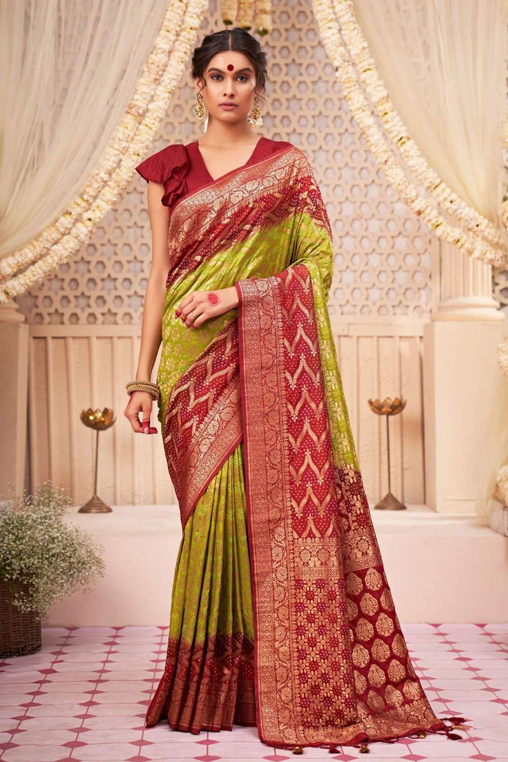 Kerala Kasavu Saree: Buy Latest Indian Designer Kerala Kasavu Saree Online  - Utsav Fashion