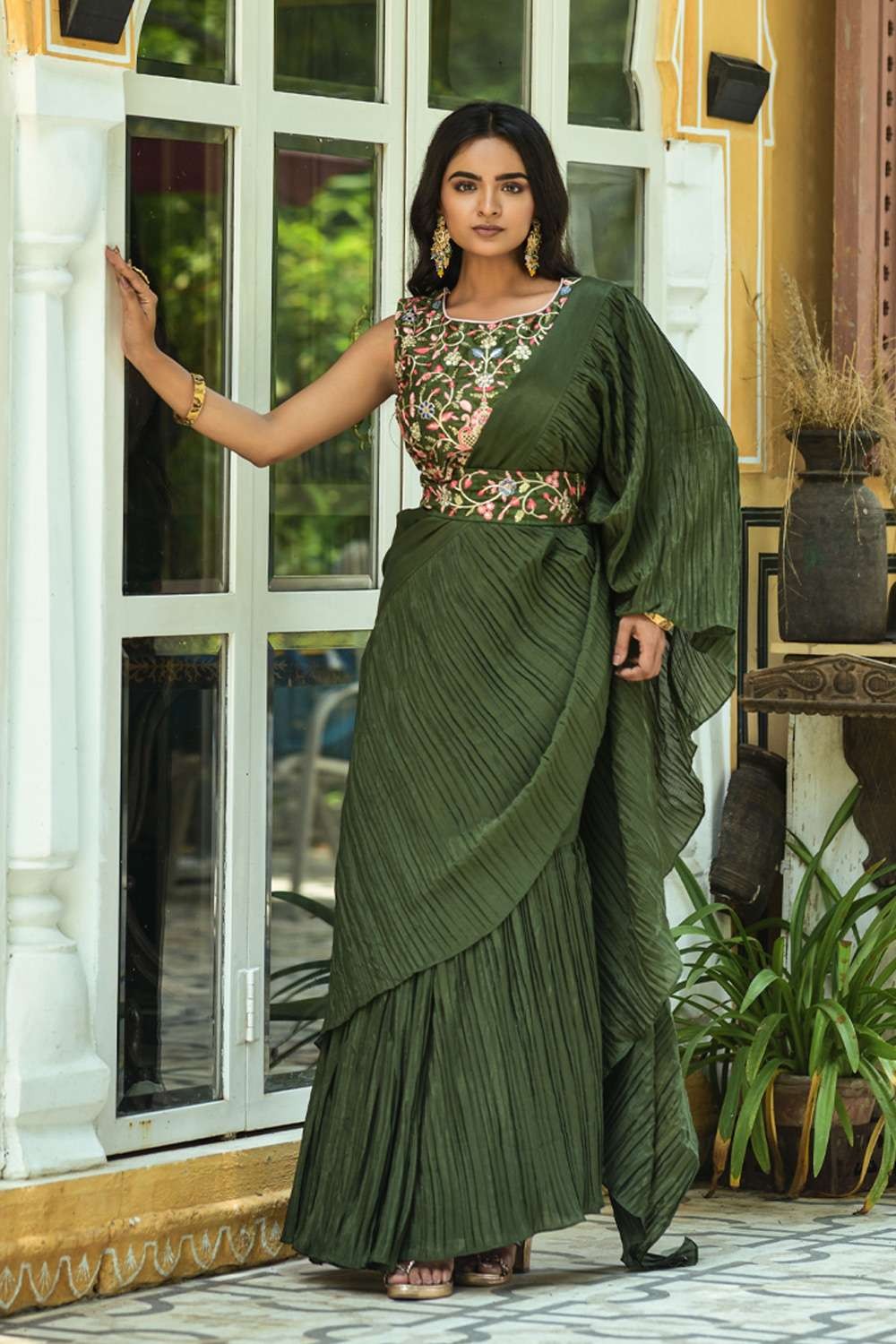 https://media.shopkund.com/media/catalog/product/cache/3/image/9df78eab33525d08d6e5fb8d27136e95/a/c/acu7619-1-green-party-wear-saree-with-embroidered-georgette-sr23293_1_.jpg