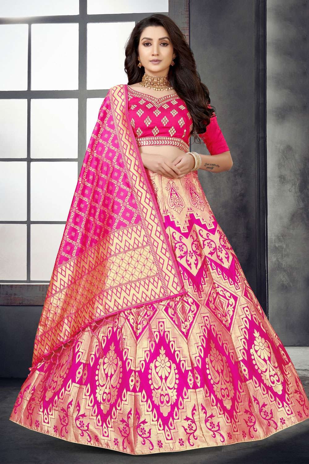Buy Banarasi silk Lehenga at Rs. 2400 online from Surati Fabric wedding  lehenga : SF - DESIGNER LEHNEGA